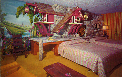 vintagegal:  The Madonna Inn, San Luis Obispo, California.Opened for business in 1958 by Alex and Phyllis Madonna, it quickly became a landmark on the Central Coast of California. The property is adorned with a pseudo-Swiss-Alps exterior and lavish common