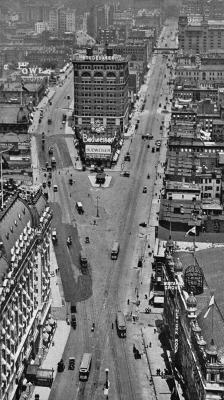 charismatic33:  Times Square featuring ads for Budweiser, Studebaker and Owl Cigars, New York City, 1905.