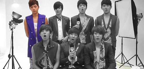 d-ongwoo:  While the others sing a snippet of “The Chaser” (▰˘‿‿˘▰) 