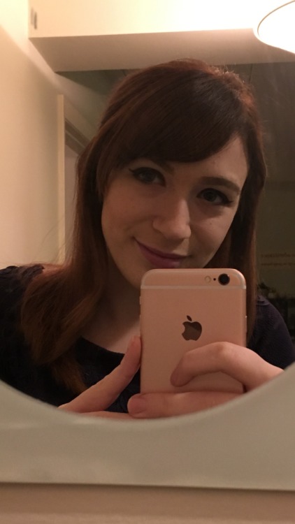 snusmumriken:mirror selfies are sort of awful looking but i just really prefer my face flipped, it c