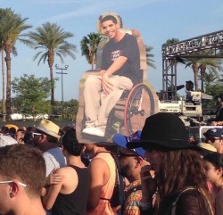 fyeahdrake:  Drake spotted at Coachella