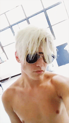 simonloofy:Simon Loof has gone platinum blonde and looks like an anime character. I dig it.  
