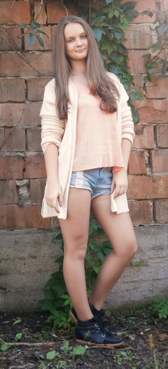 pantyhosefashionqueens: Cardigan, shirt, shorts and tights