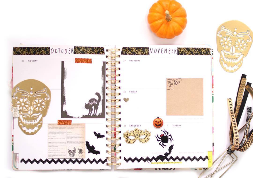 New video up and it’s a #planwithme for October! I loveeeee how my #halloween spread came out! Btw it’s also a collab with @melsmakeup88 and she’s incredibly sweet 👯 be sure to check out her planner video as well #planneraddict...