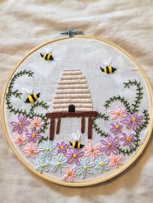 starlightforest: Here’s another embroidery piece I made the other day ~ I’m really enjoy