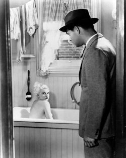 Jean Harlow and Clark Gable in Hold Your