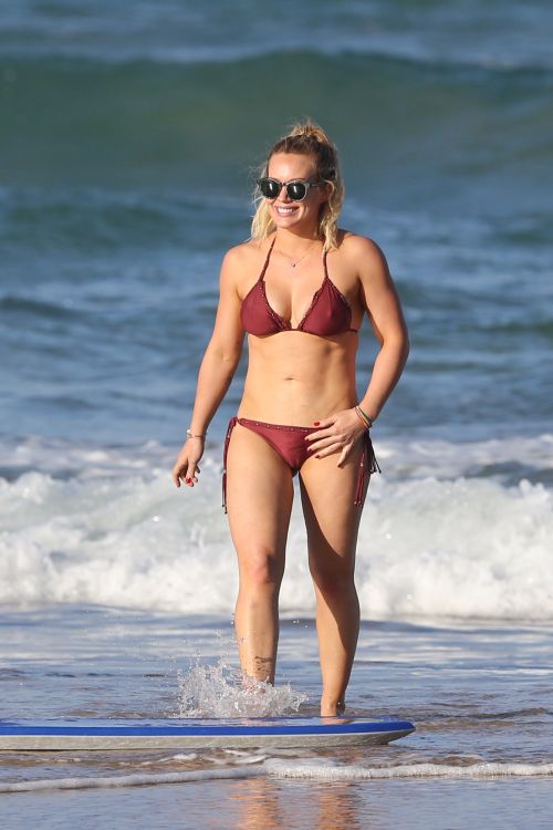 celebpaparazzi: Hilary Duff at a beach in Hawaii - January 1st, 2017See All of Hilary’s Sexy S