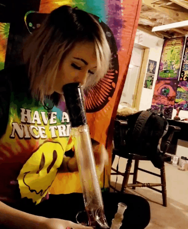 get-bakedd:Favourite bong 🦄