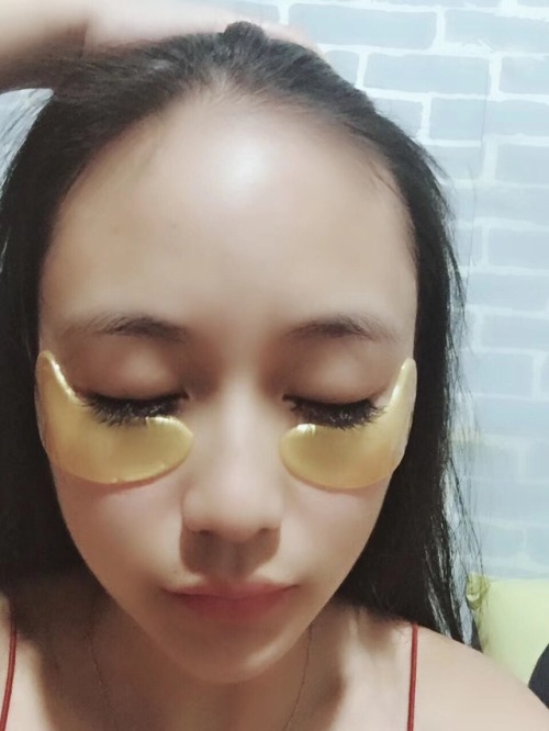 一边做死的熬夜，一边敷面膜安慰自己⁄(⁄ ⁄ ⁄ω⁄ ⁄ ⁄)⁄