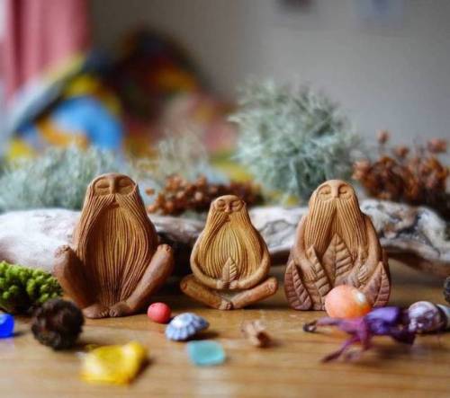 toteslegitfoxnews: mymodernmet: Artisan Carefully Carves Avocado Pits into Fantastical Figures of th