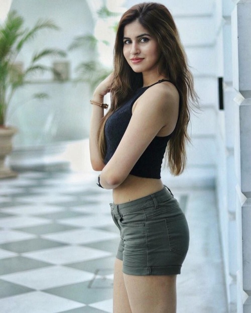 Bollywood new super hot actress Sakshi Malik❤️