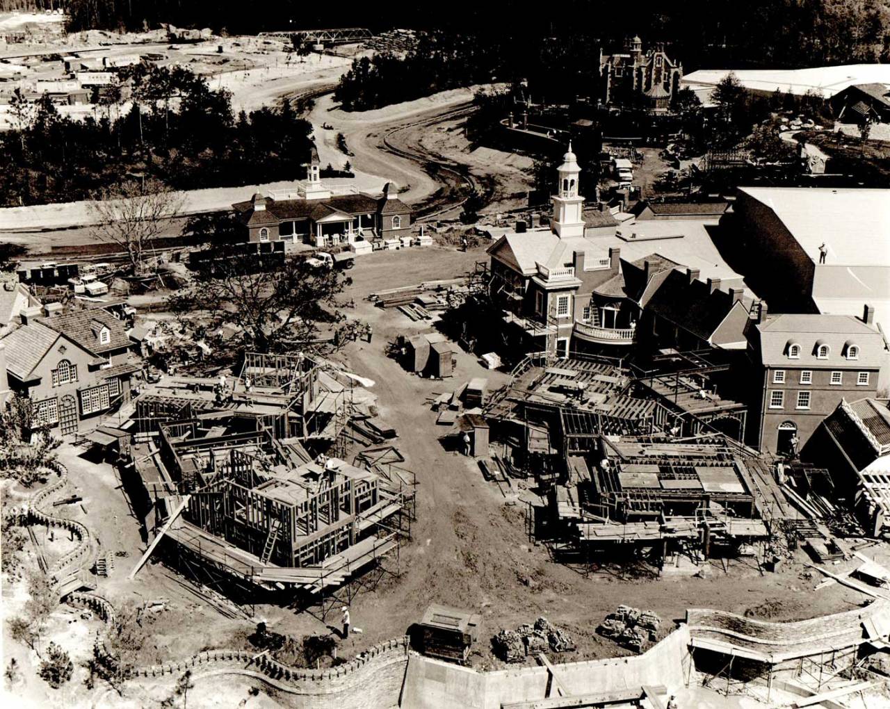 gameraboy:  Construction of Disney World’s Liberty Square. Via Imagineering Disney.