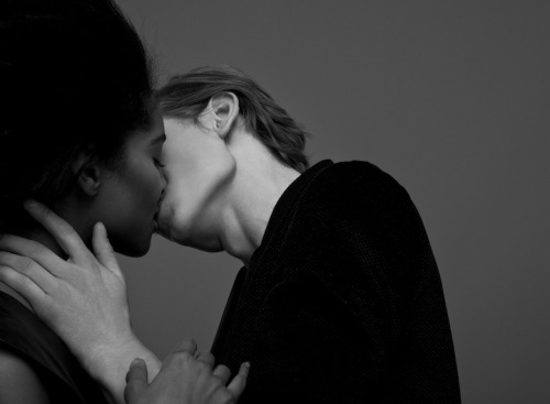 mymodernmet:  Couples Passionately Kissing adult photos