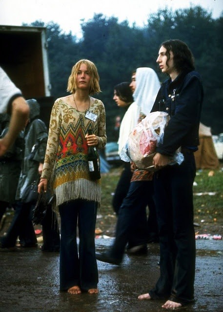 shatteredlanguage:  the-point-of-sanity: Woodstock, 1969  This entire photo set is