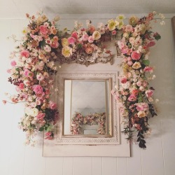 andantegrazioso:Flower mirror |  cherriesflowers