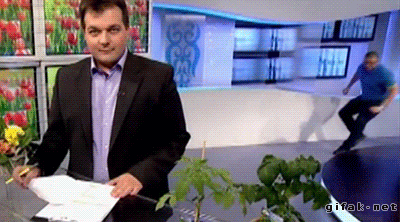 Cuando mis padres tienen visita y necesito ir a la cocina.