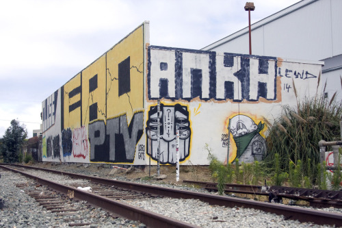 streetartsf: Gats. Logo 640. PTV. Photography by Graff Hunter. Along the tracks in Emeryville, CA Se