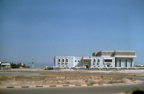 manifest05: The Embassy of the United Arab Emirate in Kuwait City by an unknown Kuwait architect [19