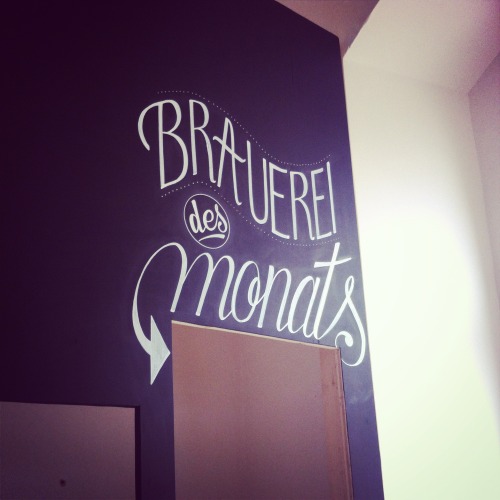 client: bierothek, bamberg (GER)hand lettering & illustration on a chalk-wall.