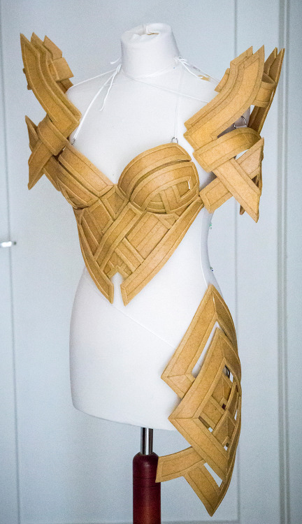 Norn costume progress and the final result in only ten photos, ha ha! You’ll find the whole st