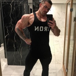 hungrymusclefreak:  New gym new outfit to