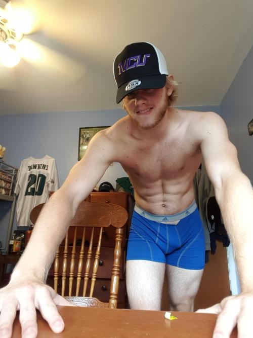 mystraightfriend:  Mystraightfriend.tumblr.com  Eagles fan with a big dick. That’s what’s up!!