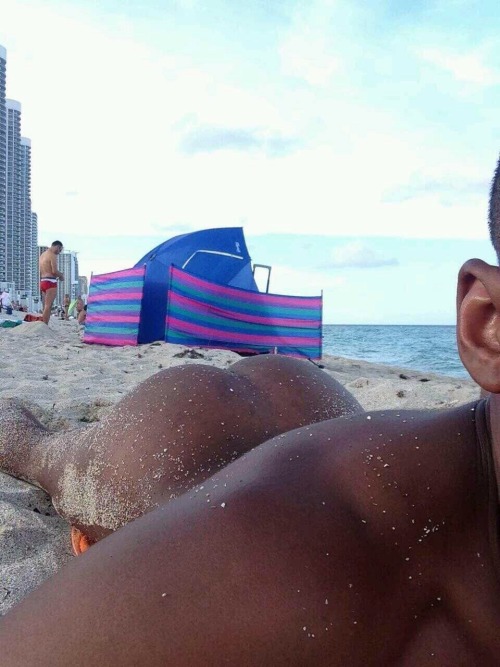 tastyblkman:  Beach Boyz