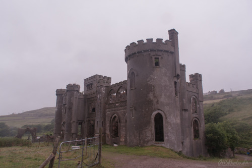 destroyed-and-abandoned:  Clifden Castle, Ireland. The castle was build by John D’Arcy circa 1818, it has been uninhabited since 1894, the castle overlooks Galway Bay and the Atlantic Ocean. 