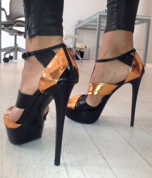 hottest-shoes:#shoes #luxuryshoes #couture #fashion #highfashion #highheels #highheelshoes #niceshoe