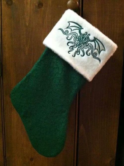 horrorandhalloween:If Christmas isn’t your thing, why not celebrate Cthulumas instead?
