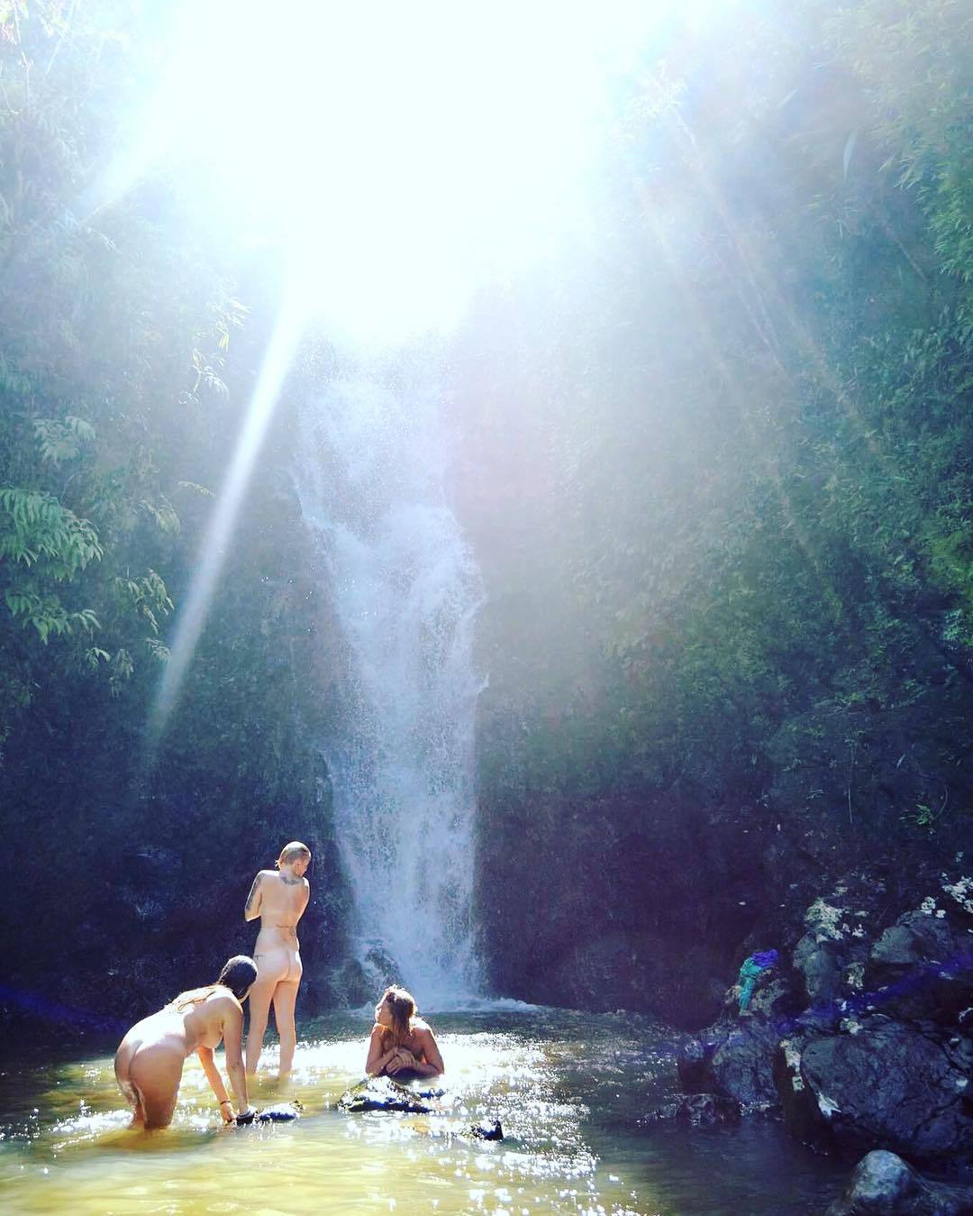 naturalswimmingspirit:  ashleytravelzNever be afraid to be yourself. #livefree #naked