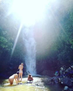 naturalswimmingspirit:  ashleytravelzNever be afraid to be yourself. #livefree #naked #nakedwaterfall #soulsisters #nakedhippies #maui #roadtohana #bambooforest #noshame