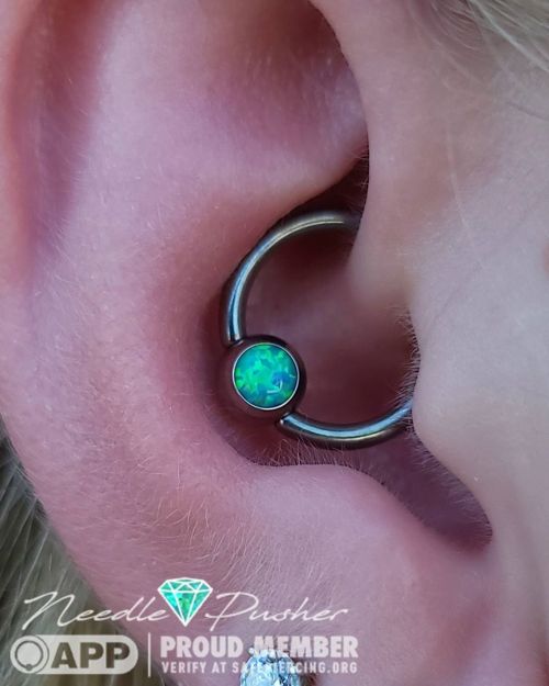 First daith back from quarantine and it’s green! A lovely lime green opal I might add. Captive