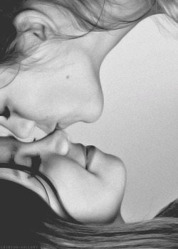 kiss-me-lick-me-eat-me:  Nose kisses are seriously the cutest