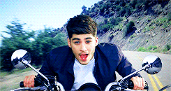 rossgellers:  @zaynmalik: What did the baby chicken say to the mother chicken ? … @zaynmalik: Hi momma ! Aha :D 