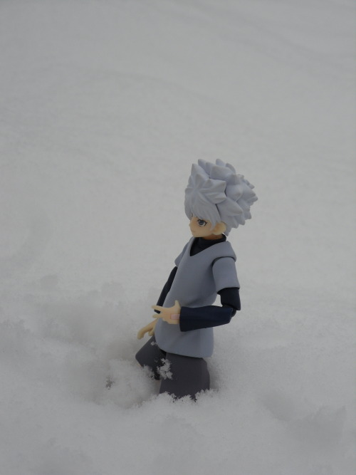 kabi-kinoko: Stuck in the snow there is nothing left to do than a snowball match. Click the pictures