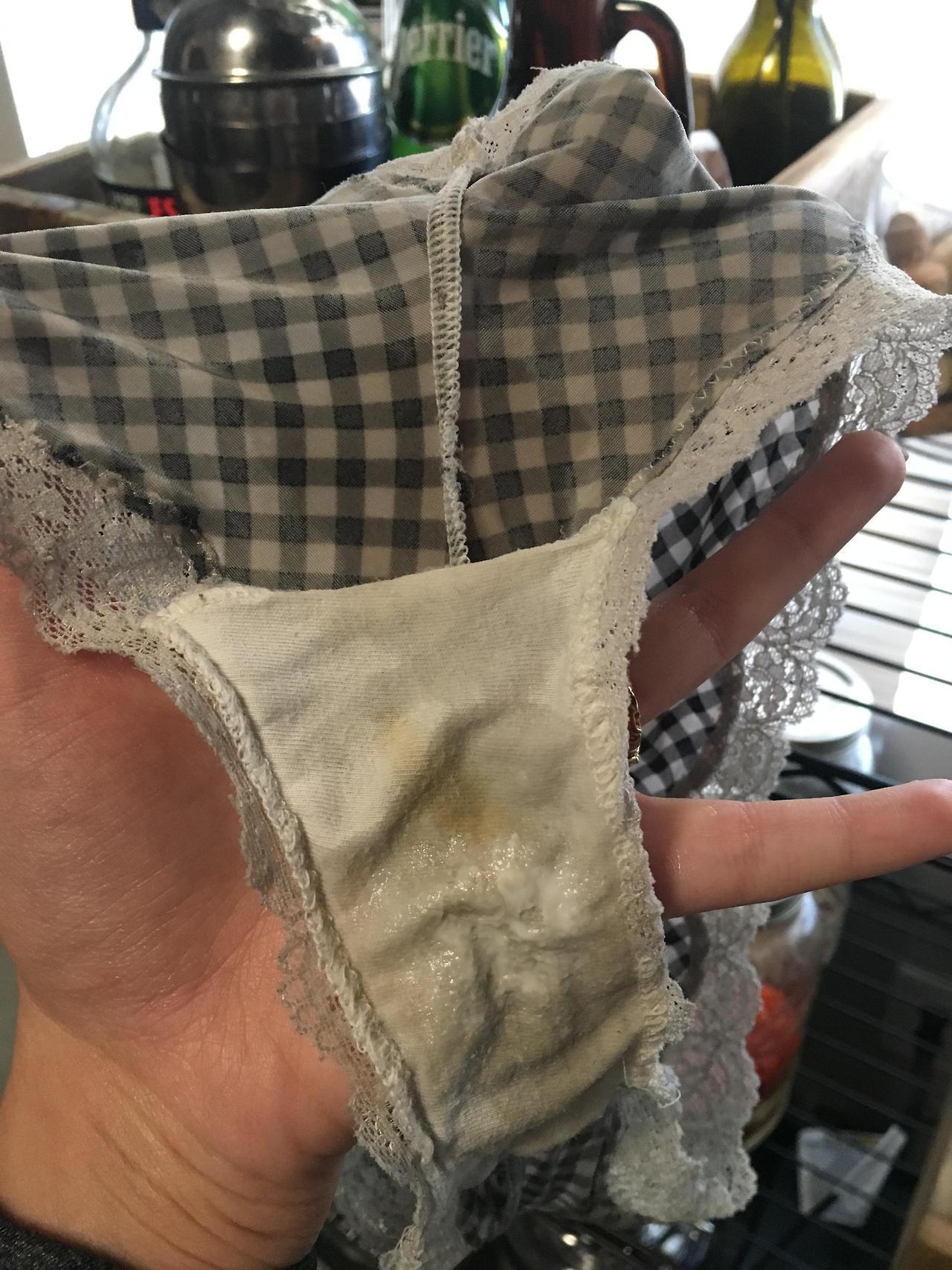 mrmeethre3:  Follow me for more hi quality photos of beautiful panties!