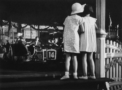 greeneyes55: Paris 1930sPhoto: Brassai 