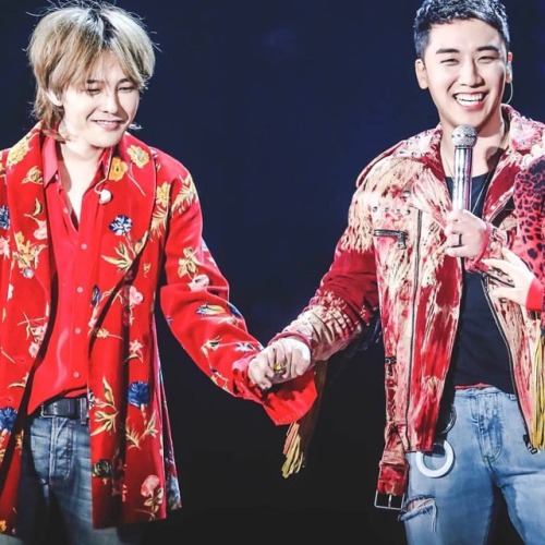 thekoreanbigbang: 180107 Seungri Instagram:“Hand in hand”Translated by: yginstagram