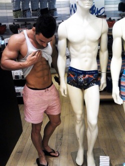 thepopularstraightguy19:  Wow  Think this is hot? Check out your new favorite blog at ThePopularStraightGuy19.tumblr.com