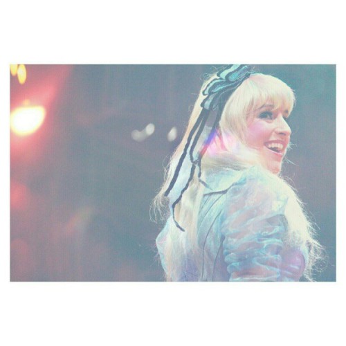 tiainwonderland:Look, I figured out how to do this. Am I a quality instagrammer yet or. #waitineedha