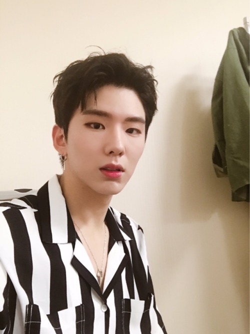 fy-kihyun:@OfficialMonstaX: [#기현] 몬.베.베.7.0.0.일.경.축❤️[#Kihyun] Celebrating.Mon.be.be.7.0.0.Days 몬.베.