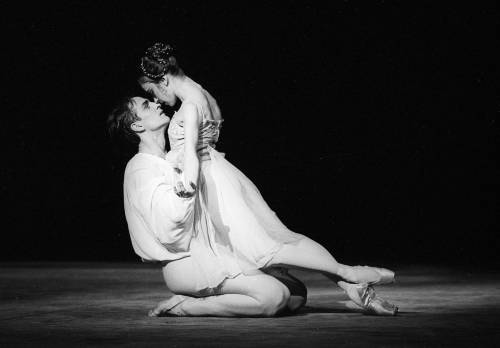 Irek Mukhamedov (Romeo) and Viviana Durante (Juliet) in Romeo and Juliet (The Royal Ballet, 1992)