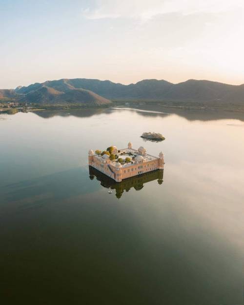 livesunique:  Jal Mahal, Man Sagar Lake, Jaipur, Rajasthan, India,Credit: Emmett Sparling