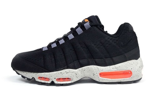 questionjudith:  Need these.  Nike produces a special limited edition drop for NONFUTURE, called the Nike Air Max 95 EM “Honolulu.” An update of the Air Max 95 silhouette that influenced Japanese street fashion with its popularity, the EM stands for