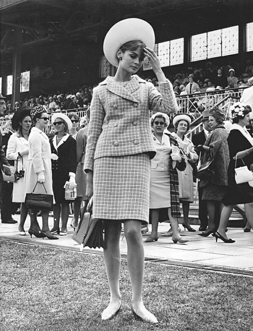 sundays-along-the-seine:Jean Shrimpton gets admiring glances at the Melbourne Cup, 1965.