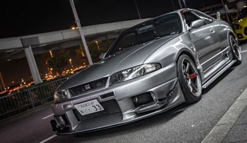 untouchvbles: Nissan Skyline GT-R (R33)