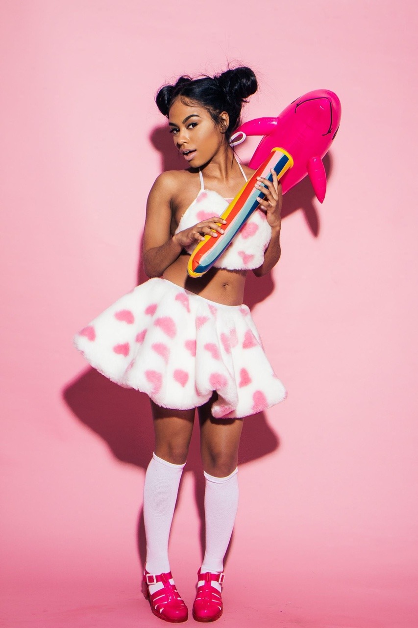 londonzhiloh:Shot by : jabarijacobs | make up: @akashahaze | pieces by : @glitterdeath