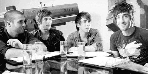 ohmytaylex:  [1/20] music videos:  All Time Low + I Feel Like a Dancin’.  