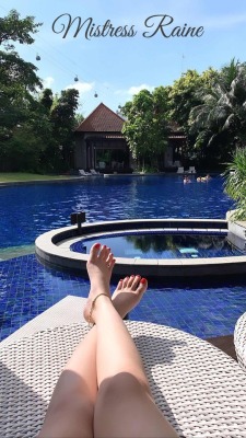 mistressraine:  Work hard bitches, while I laze at the pool and get some vitamins! 